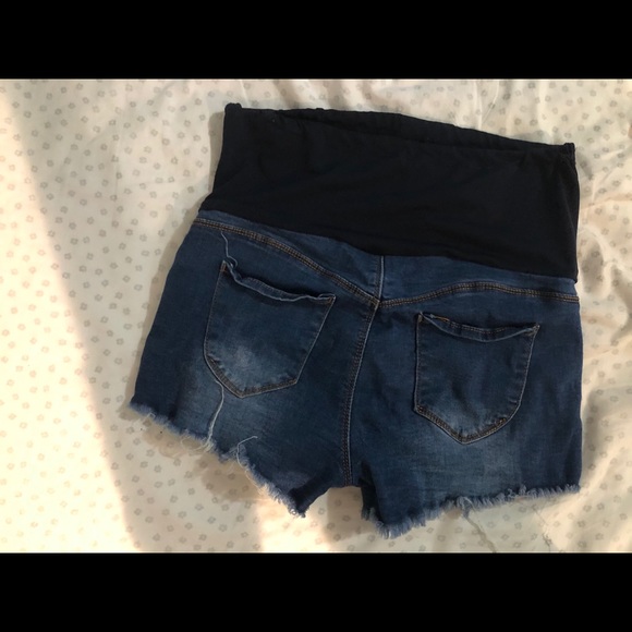 Maternity shorts size medium! - Picture 2 of 2